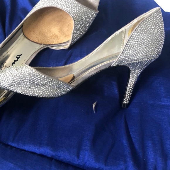Shimmering silver heels! - Picture 3 of 3
